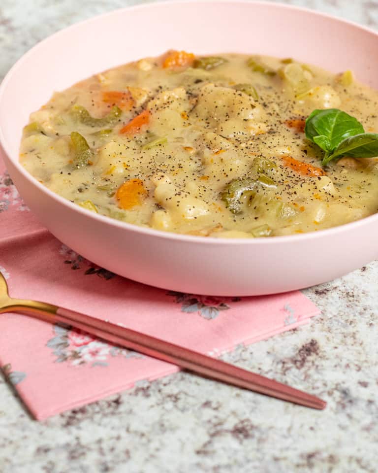 bowl of homestyle chicken and dumplings